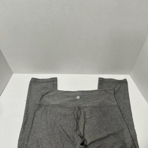 Lululemon Grey Size 6 Women’s Short Leggings, waist 28”, inseam 23”, length - Picture 11 of 14